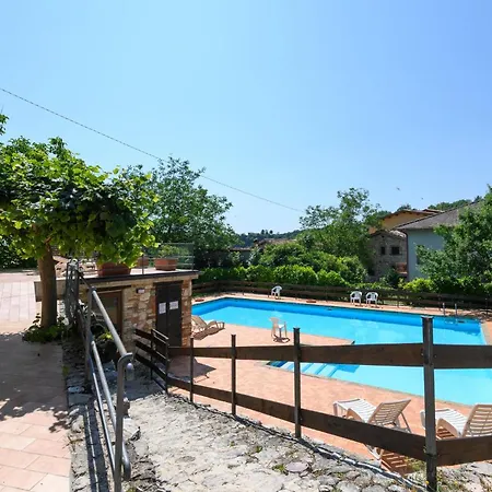 Stunning In Apartamento Montemonaco